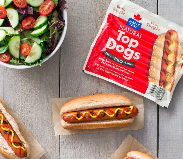 Hot-dogs Maple Leaf et un bol de salade