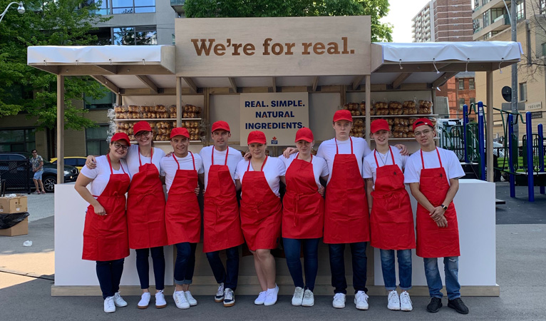 Stand des Aliments Maple Leaf à Pride Toronto