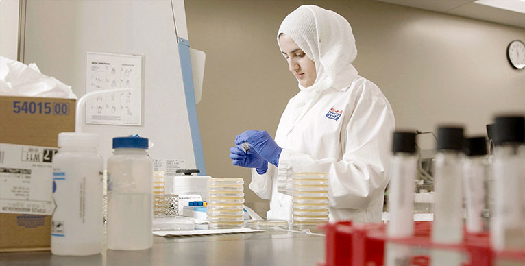 Maple Leaf Foods Laboratory Image