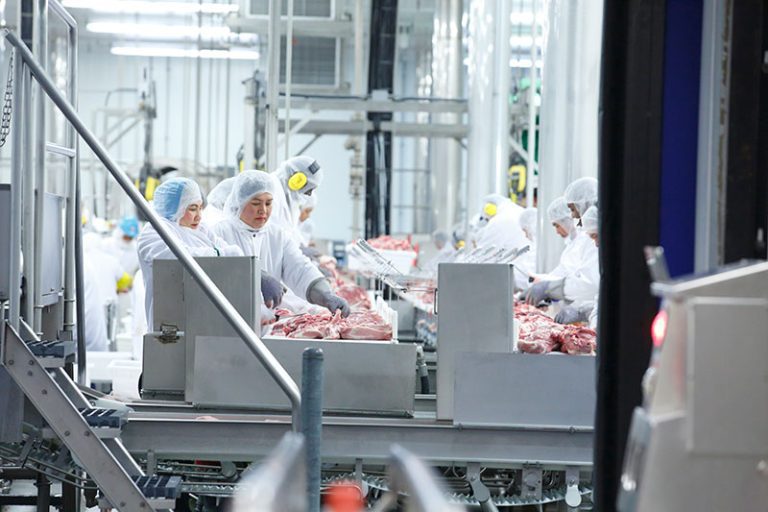 Winnipeg, Manitoba, 870 Lagimodiere Blvd Maple Leaf Foods